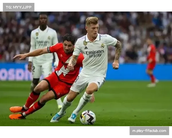 西甲周日焦点战：巴列卡诺与阿拉维斯对决，最新比分预测揭晓